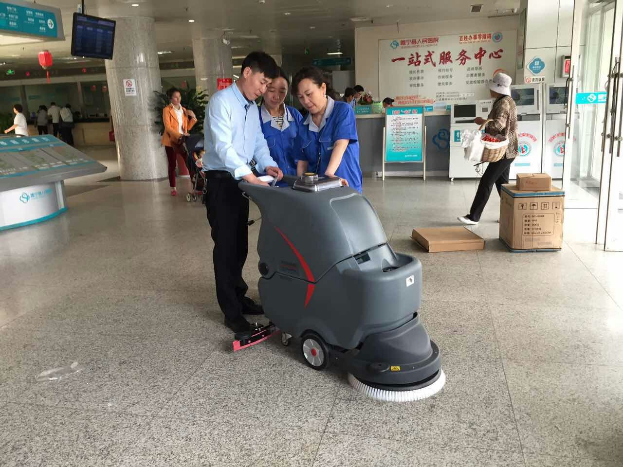 新泰洗地機